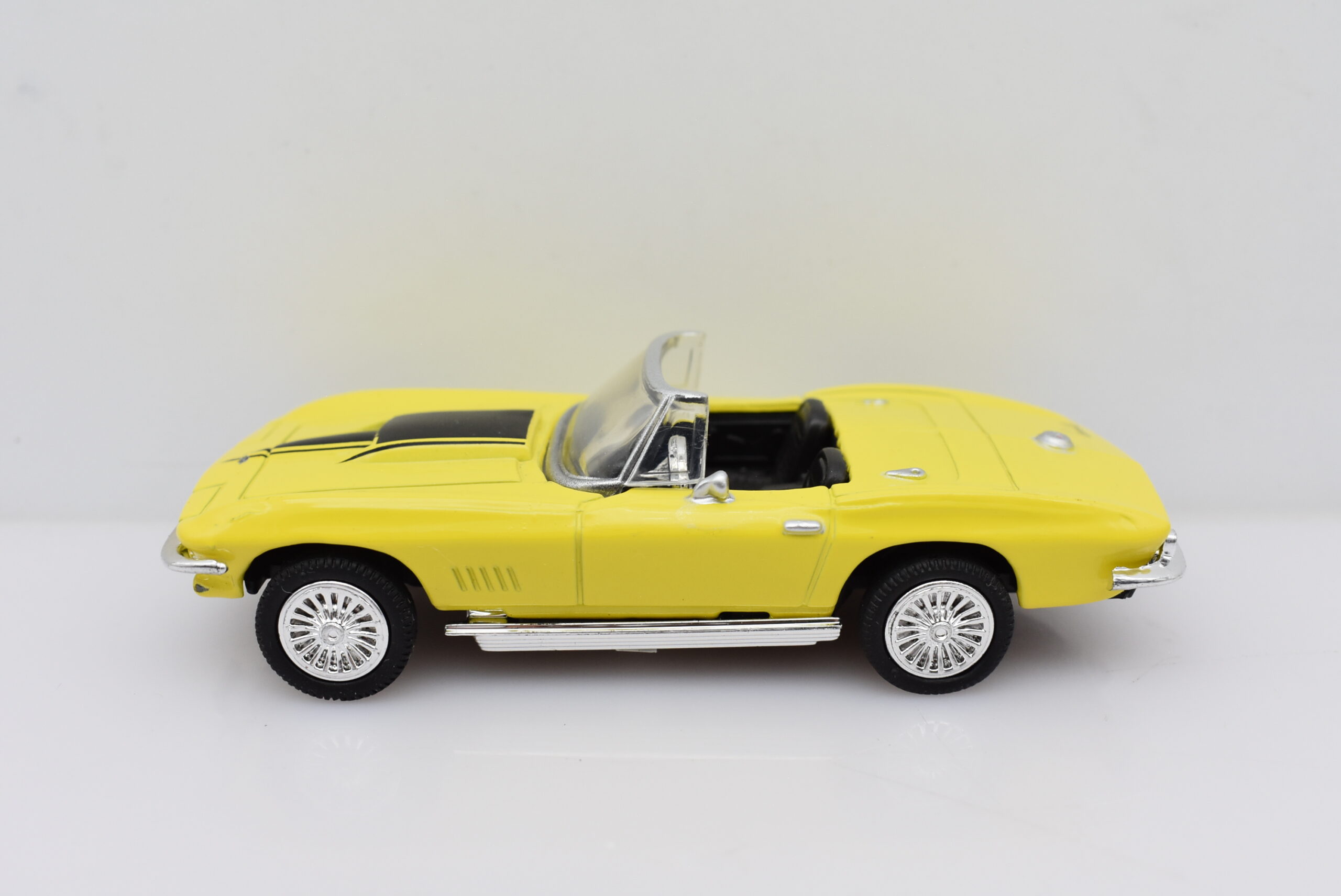 Modellino Auto Scala 1:43 Corvette 1967 diecast modellismo statico - immagine 2