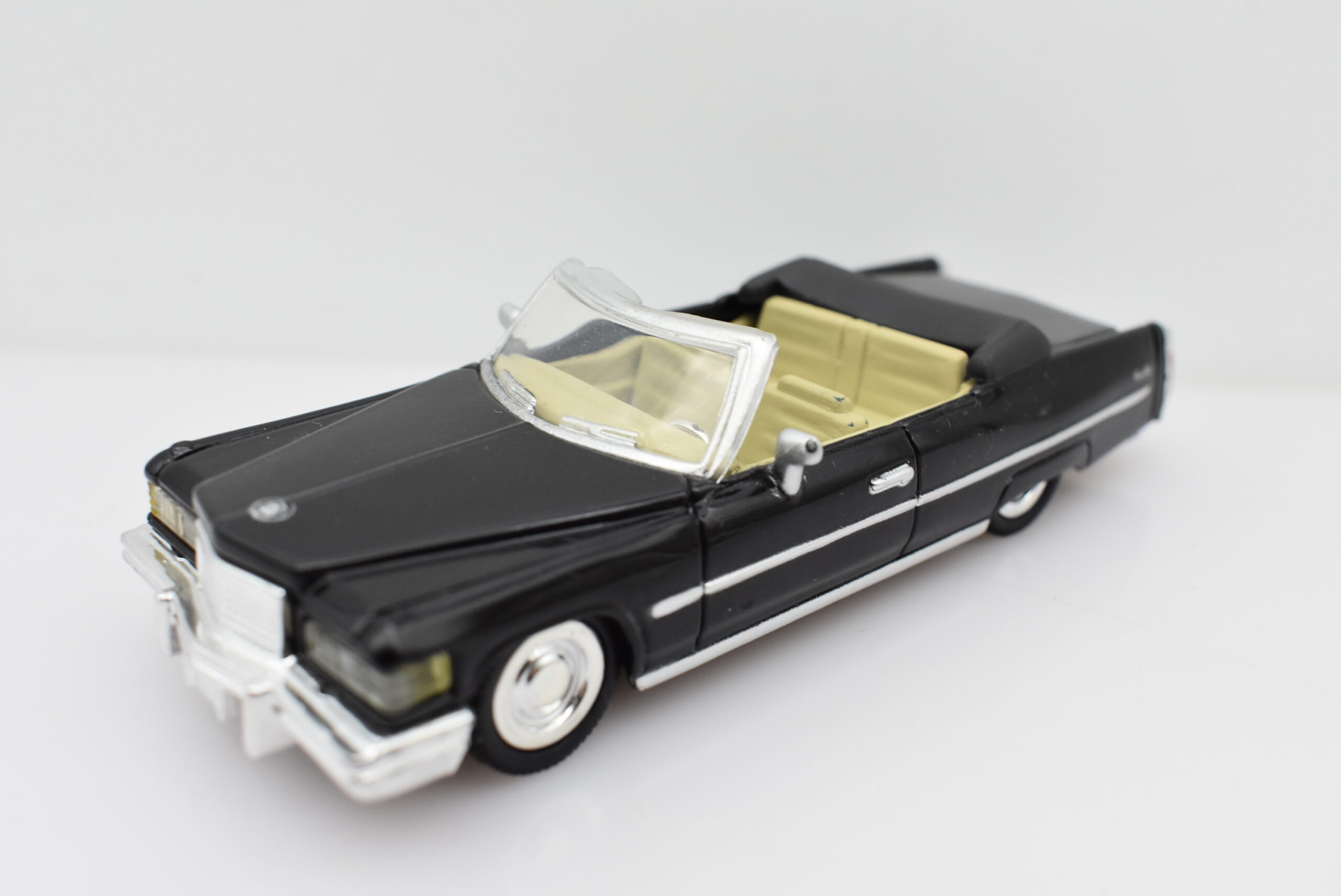 Modellino Auto Scala 1:43 1976 Cadillac Coupe de Ville diecast modellismo statico