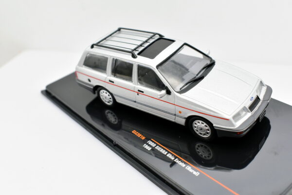 Modellino auto scala 1:43 Ford Sierra GHIA Estate (Rural) Ixo diecast modellismo da collezione