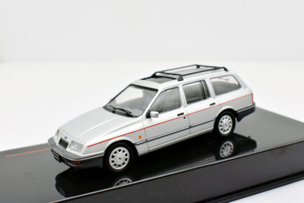 Modellino auto scala 1:43 Ford Sierra GHIA Estate (Rural) Ixo diecast modellismo da collezione - immagine 4