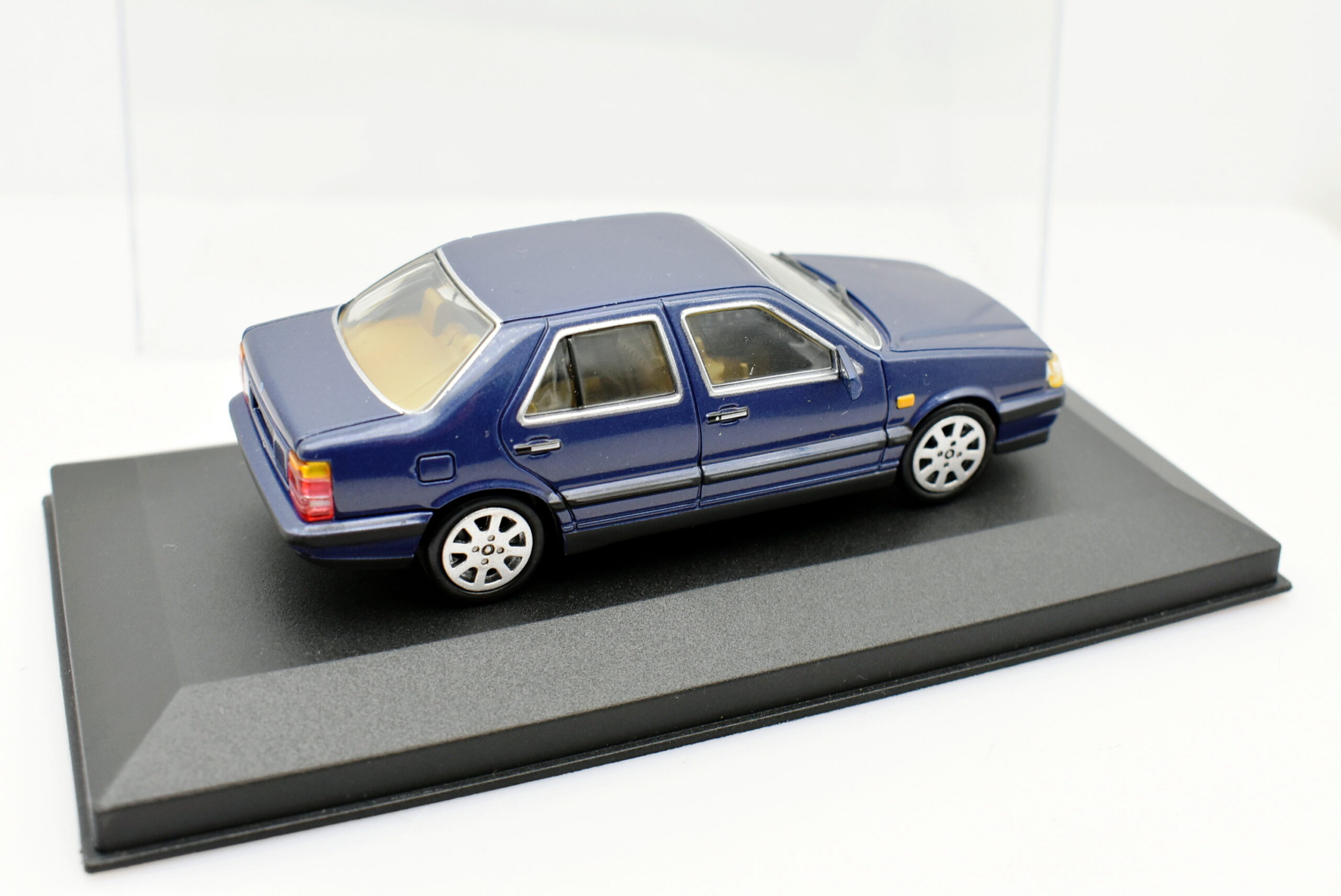 Modellino auto scala 1:43 Lancia Thema Turbo IE diecast modellismo statico da collezione - immagine 4