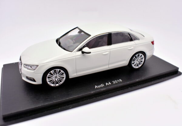Modellino auto scala 1:43 Audi A4 Spark modellismo da collezione