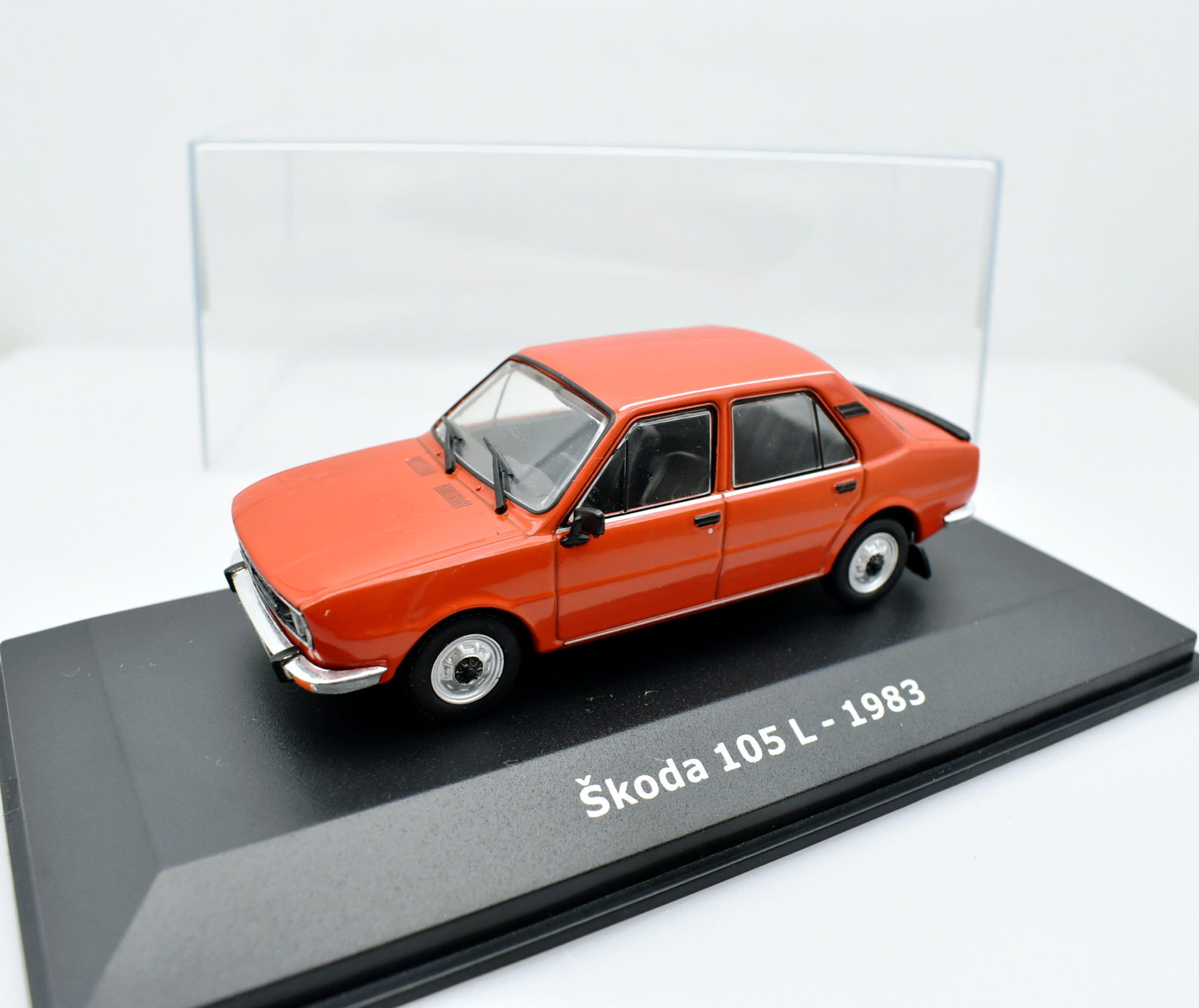 Modellino Auto Scala 1:43 Skoda 105 L IXO diecast modellismo statico