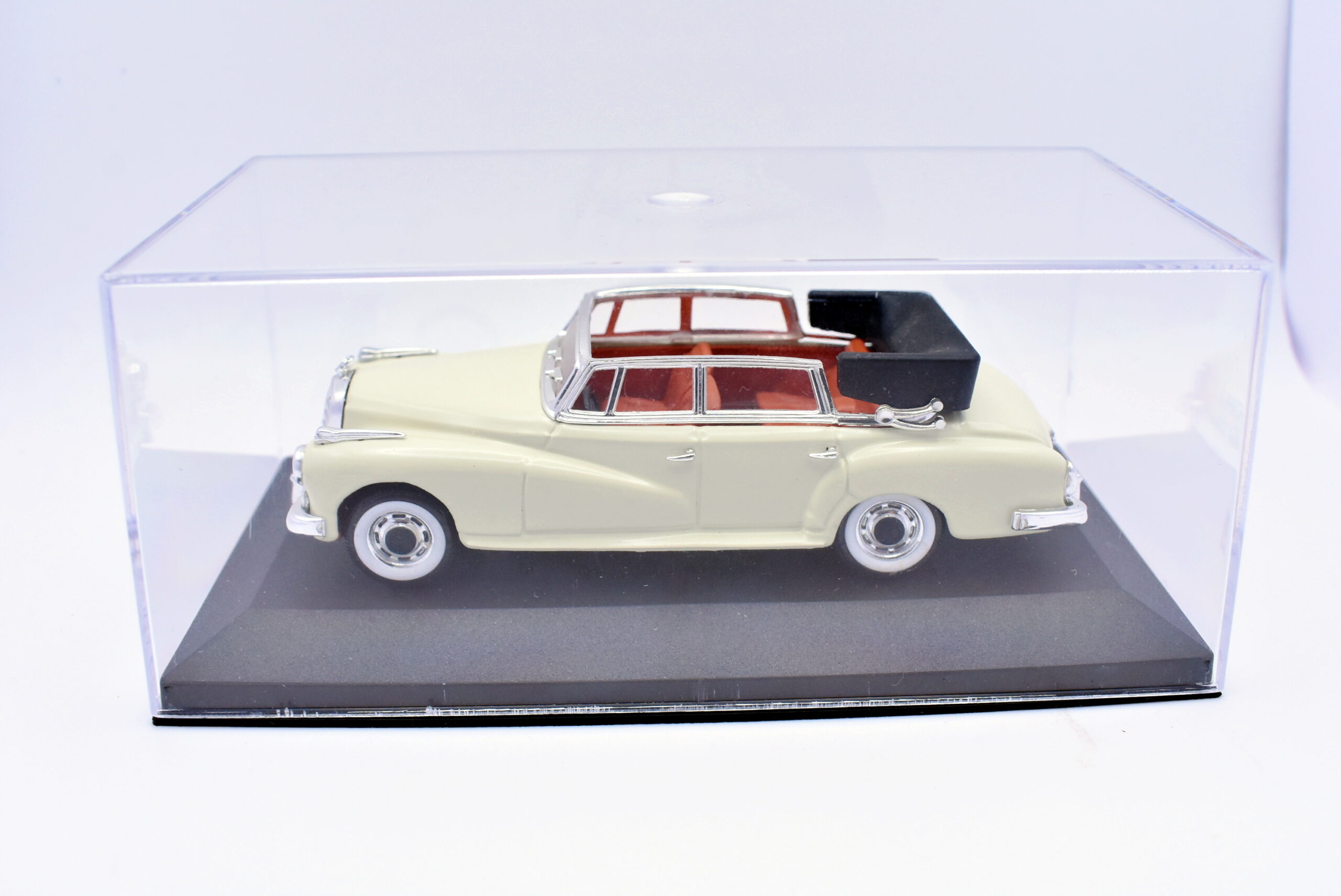 Modellino auto scala 1:43 Mercedes Benz 300d Rio diecast modellismo statico usati - immagine 5