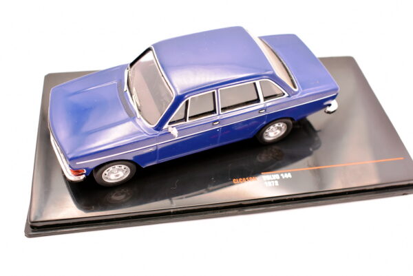 Modellino auto scala 1:43 Volvo 144 Ixo diecast modellismo da collezione - immagine 2