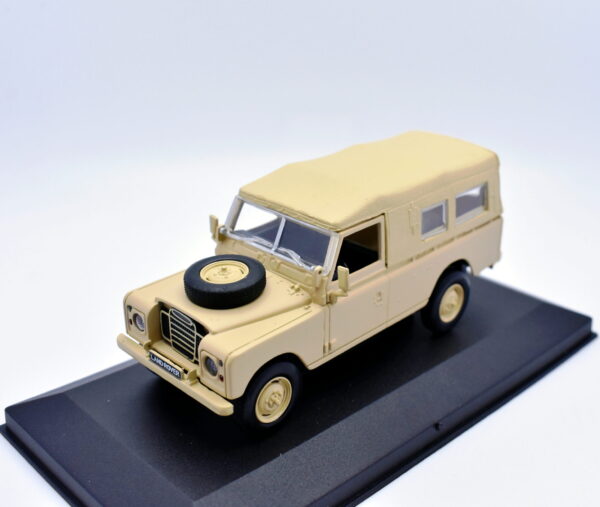 Modellino Auto Scala 1:43 Land Rover Defender 1971 diecast modellismo statico