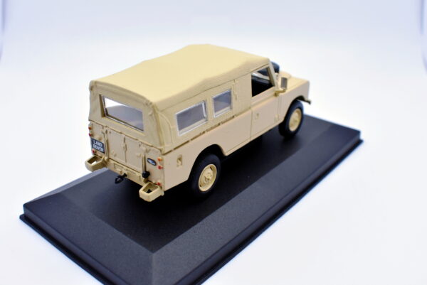 Modellino Auto Scala 1:43 Land Rover Defender 1971 diecast modellismo statico - immagine 3