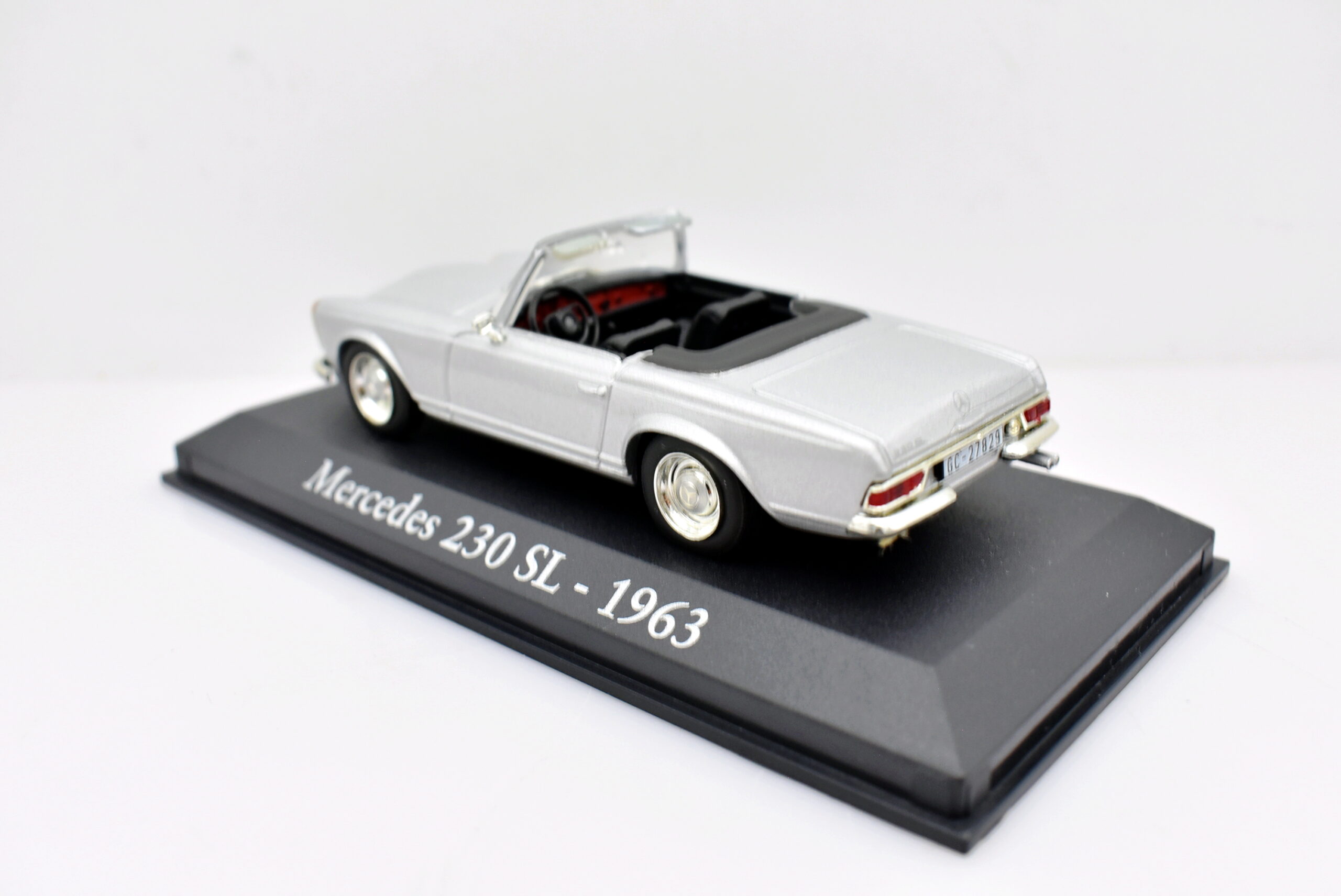 Modellino Auto Scala 1:43 Mercedes Benz 230 SL diecast modellismo statico - immagine 4