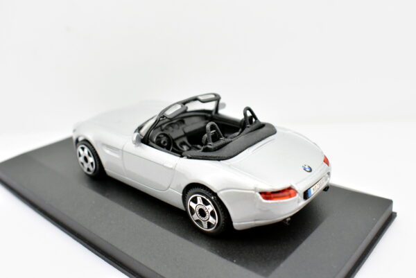Modellino Auto Scala 1:43 BMW Z8 Burago diecast modellismo statico - immagine 5