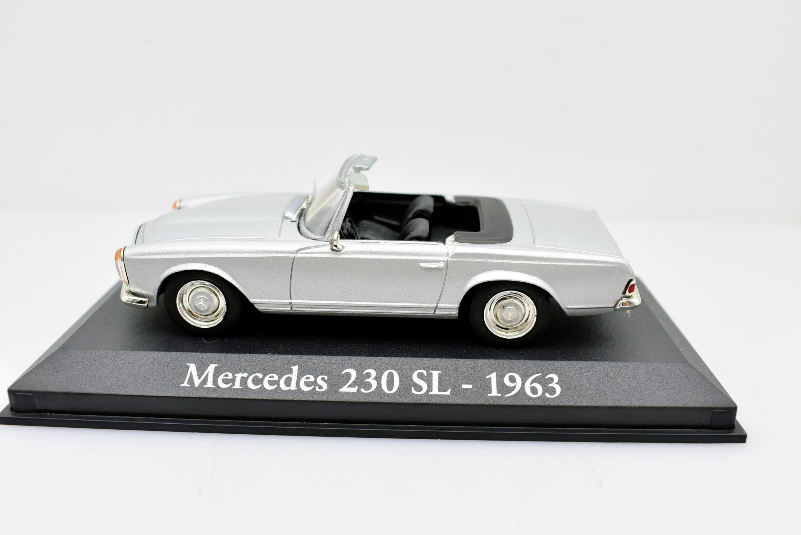 Modellino Auto Scala 1:43 Mercedes Benz 230 SL diecast modellismo statico - immagine 2