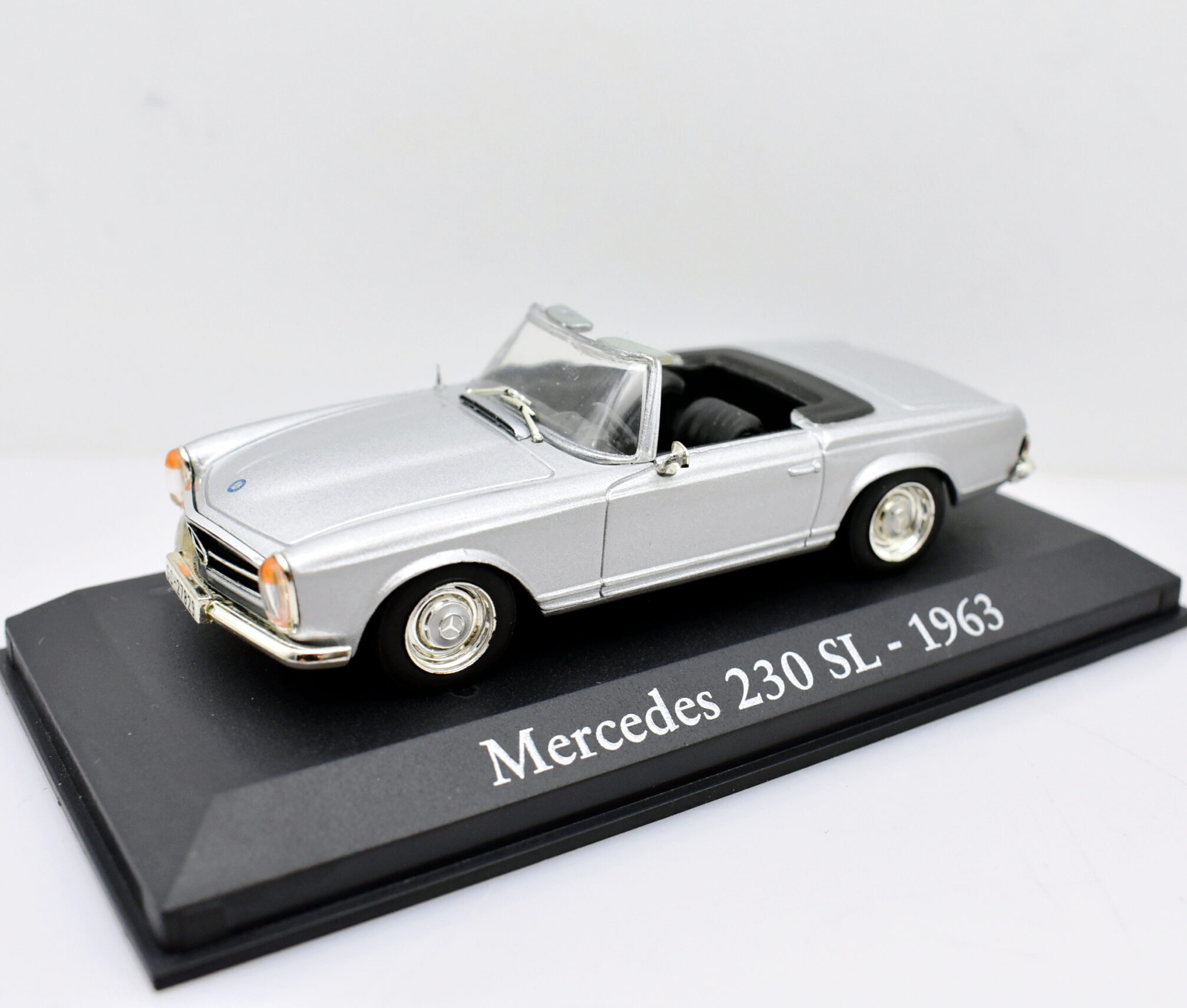Modellino Auto Scala 1:43 Mercedes Benz 230 SL diecast modellismo statico