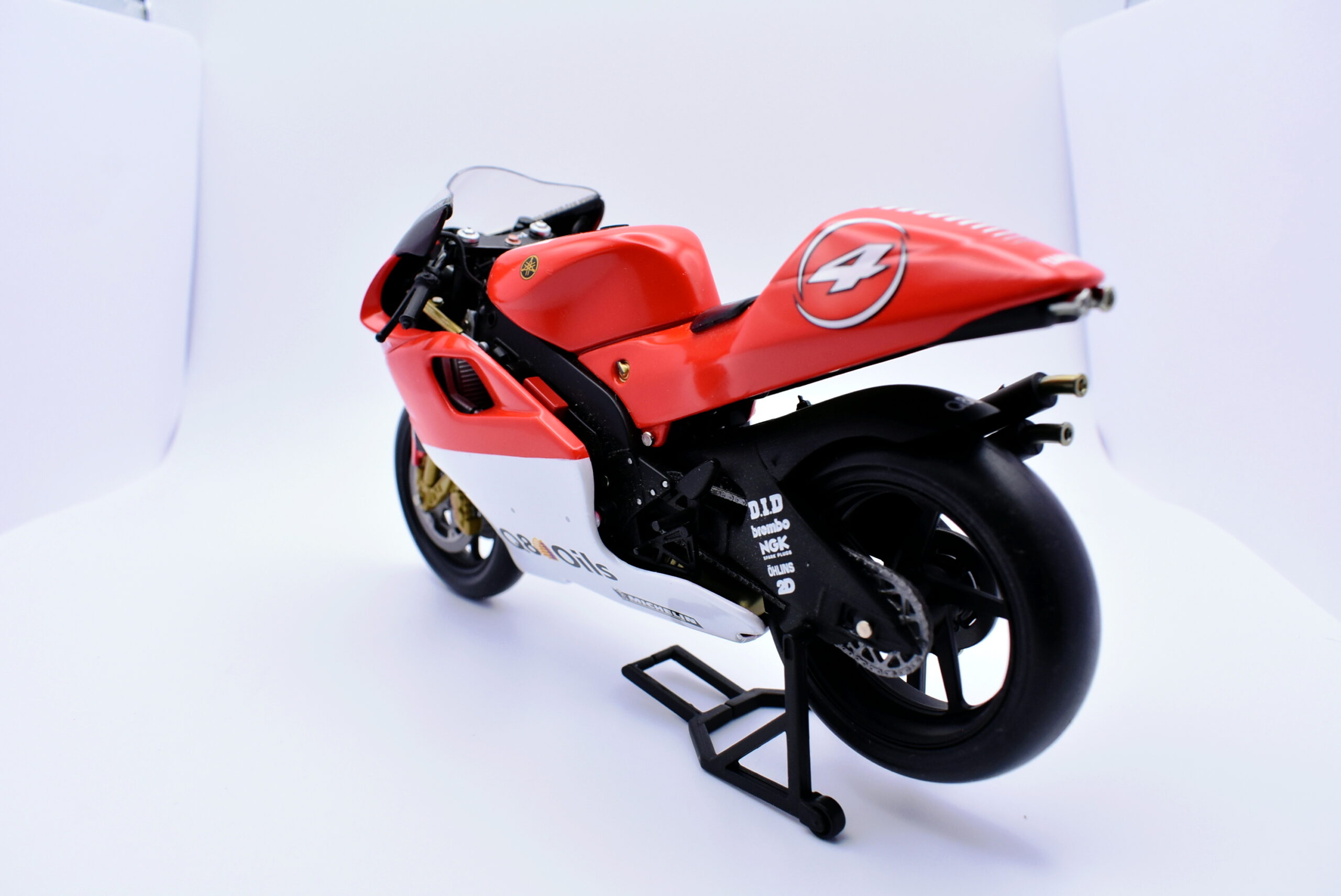YAMAHA YZR500 SHINYA NAKANO 2001 MOTO SCALA 1/24 MOTOGP DIE CAST