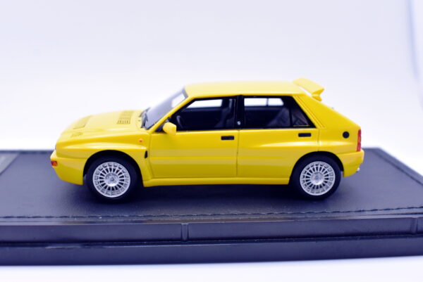 Modellino auto scala 1:43 Lancia Delta Integrale Evoluzione giallo TopMarques - immagine 4
