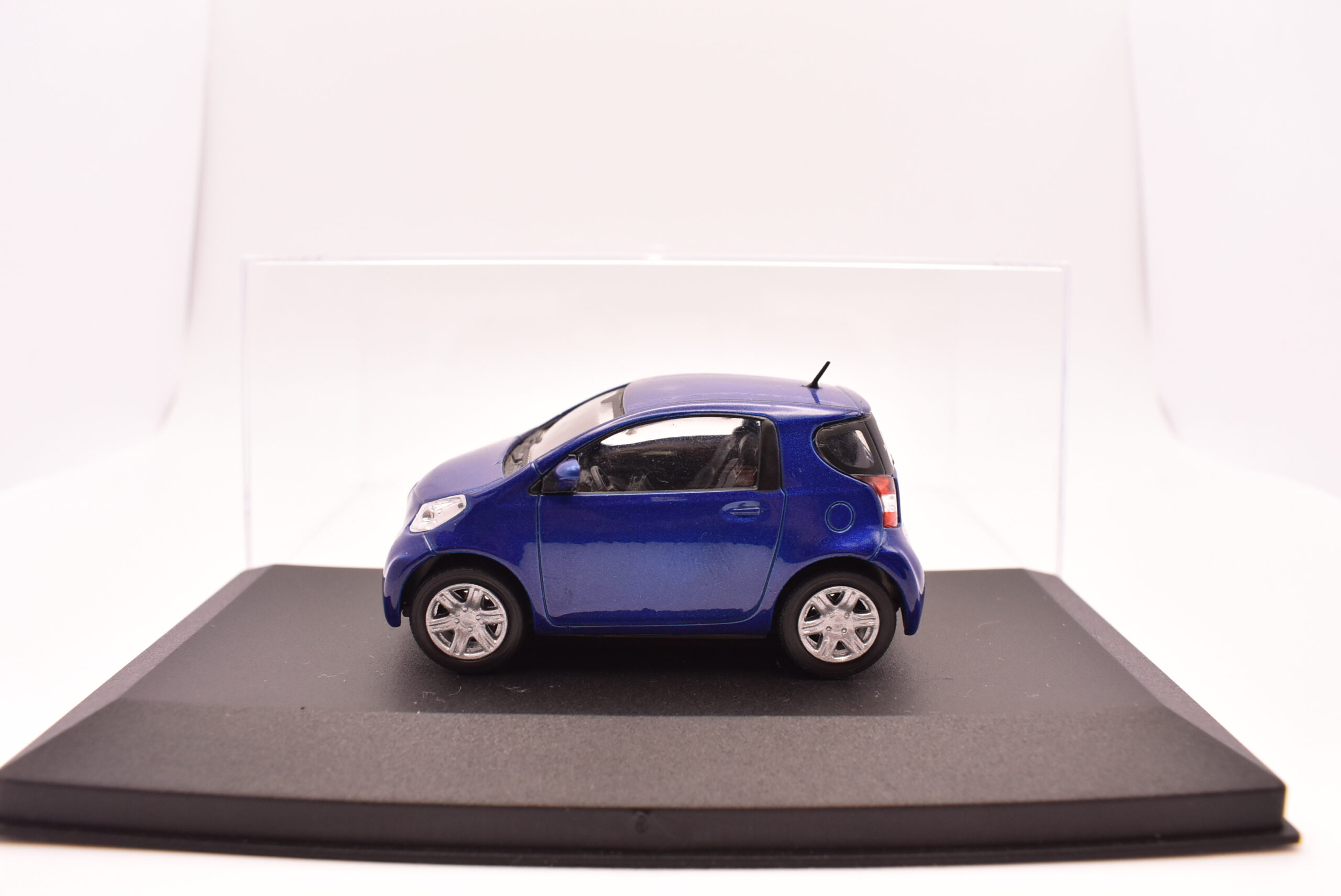 Modellino Auto Scala 1:43 Toyota IQ diecast modellismo statico - immagine 2