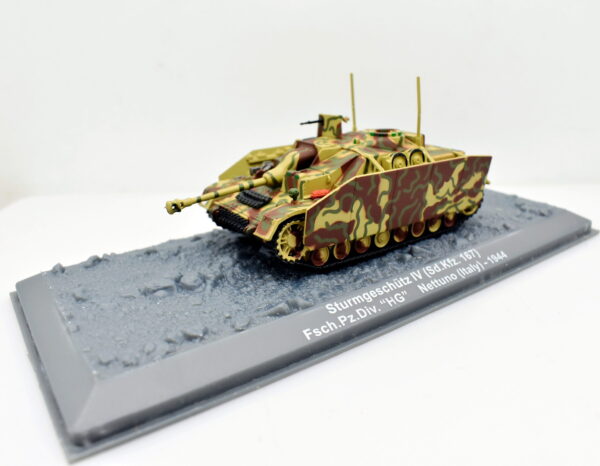 Modellini carri armati tank Sturmgeschutz veicoli militari da combattimento collezione