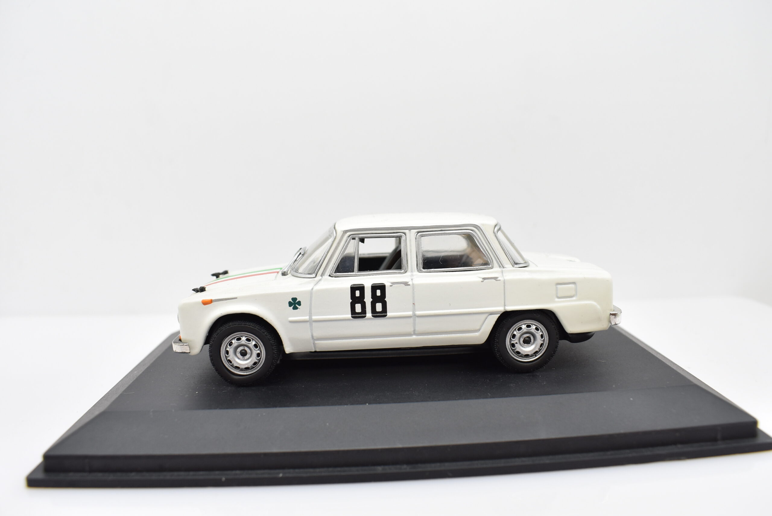 Modellino auto scala 1:43 Alfa Romeo Giulia TI diecast modellismo da collezione - immagine 2