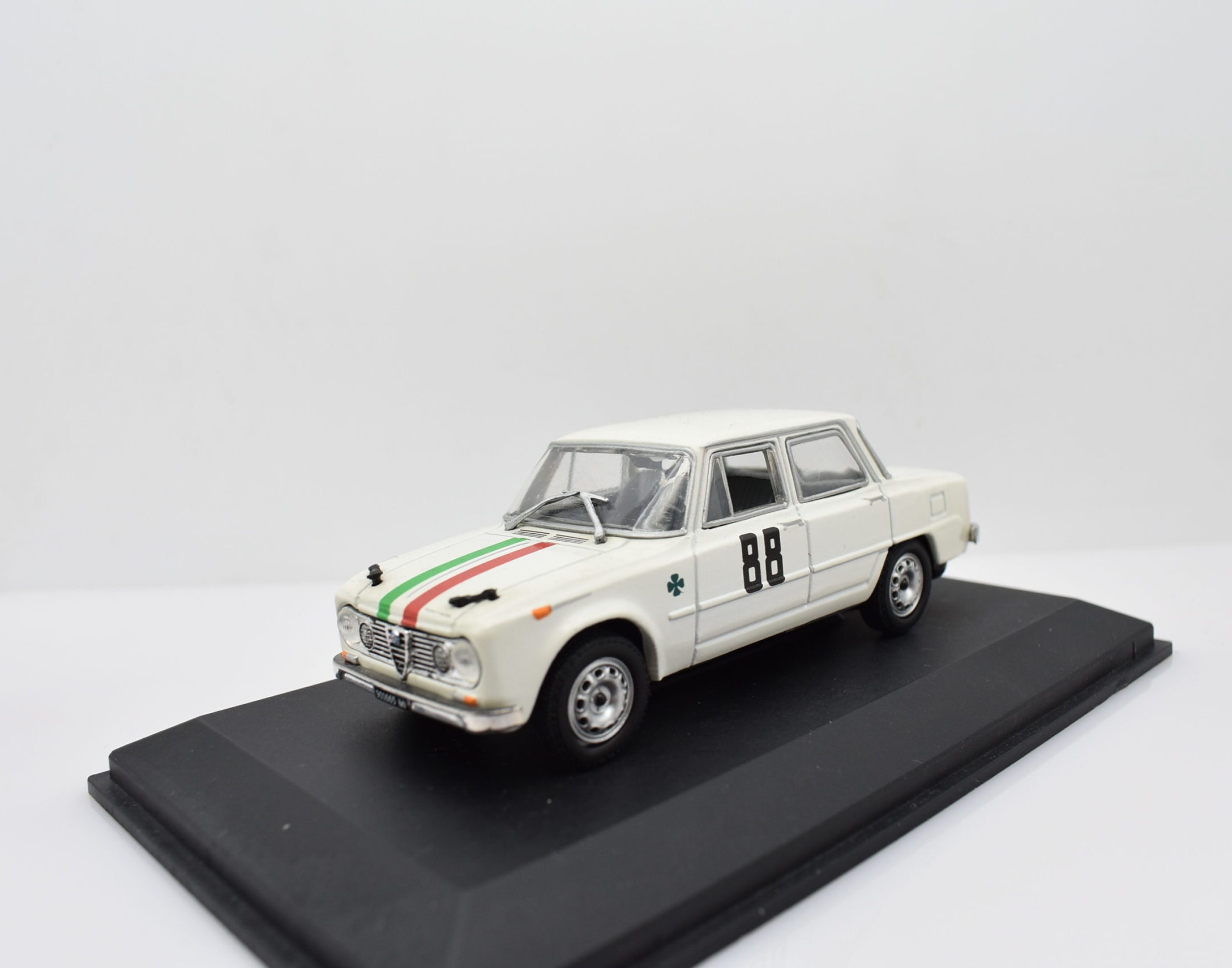 Modellino auto scala 1:43 Alfa Romeo Giulia TI diecast modellismo da collezione