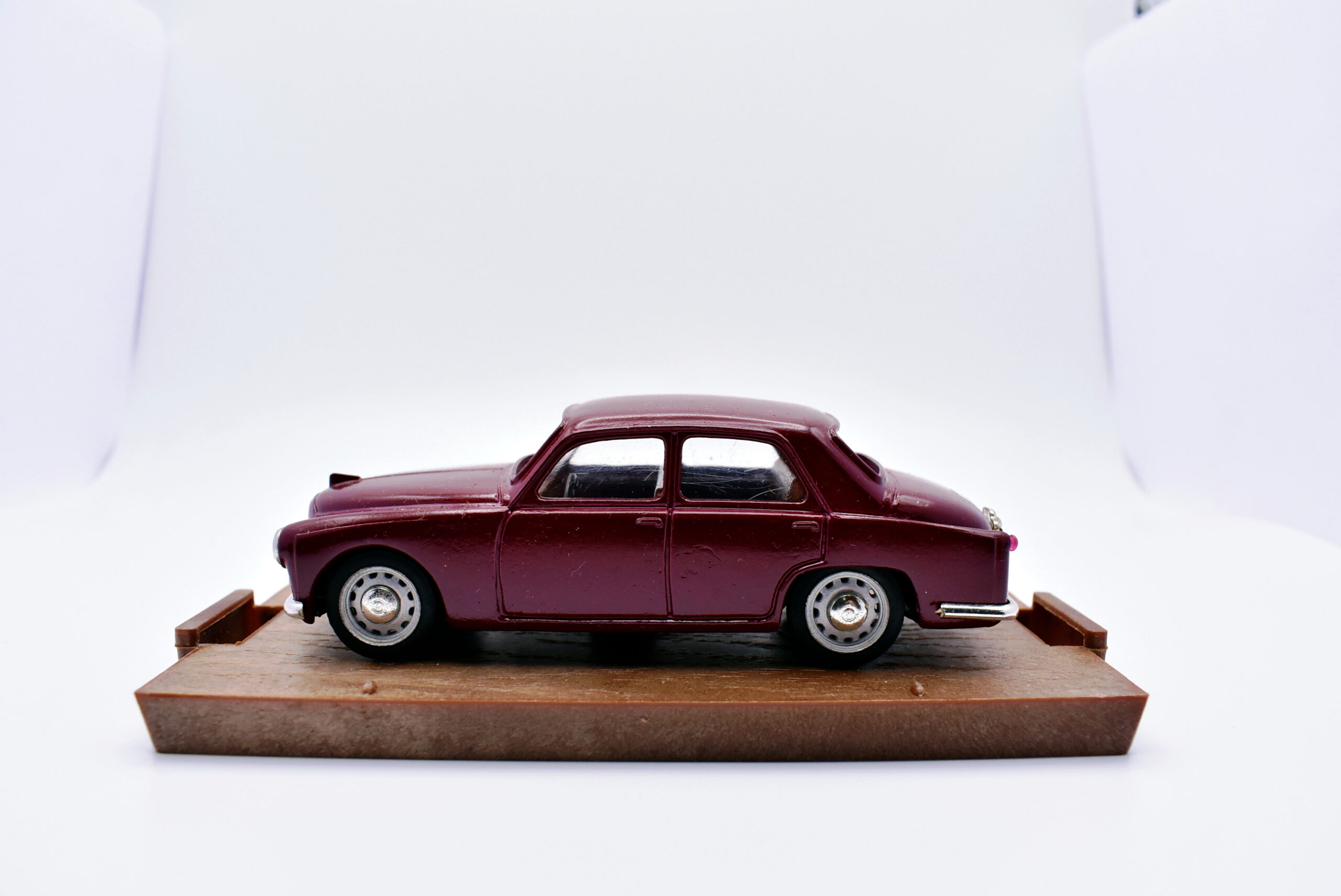 Modellino auto scala 1:43 Alfa Romeo 1900 Brumm diecast modellismo statico - immagine 3