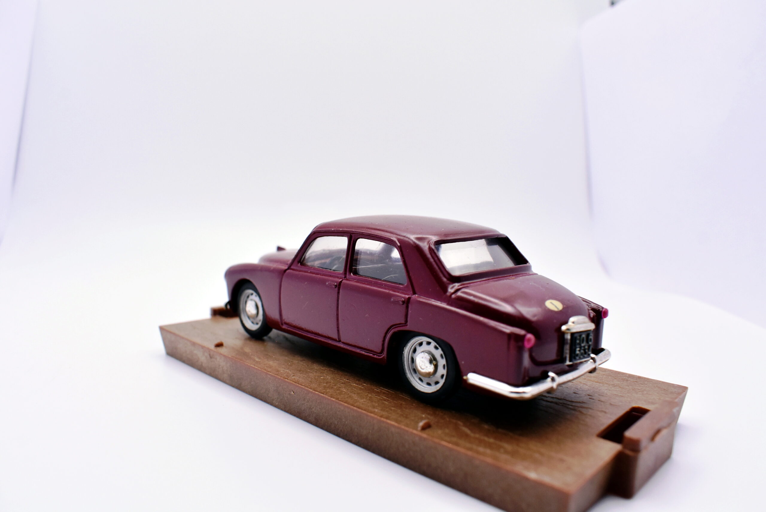 Modellino auto scala 1:43 Alfa Romeo 1900 Brumm diecast modellismo statico - immagine 5