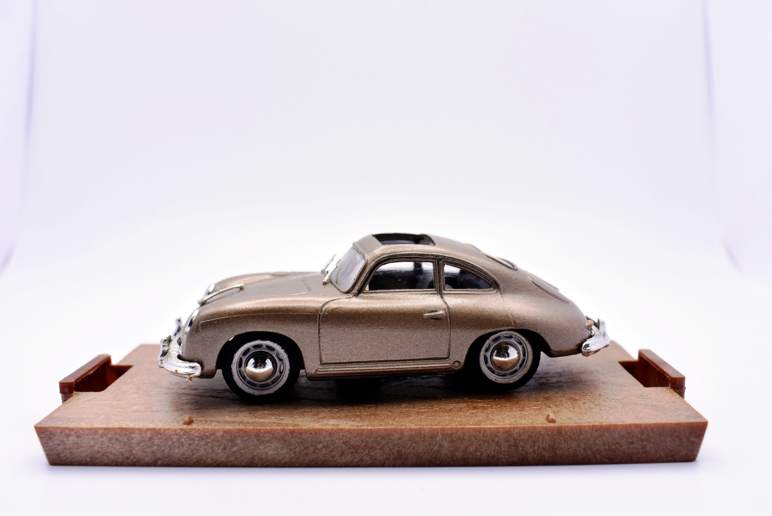 Modellino auto scala 1:43 Porsche 356 berlina Brumm diecast modellismo statico - immagine 2