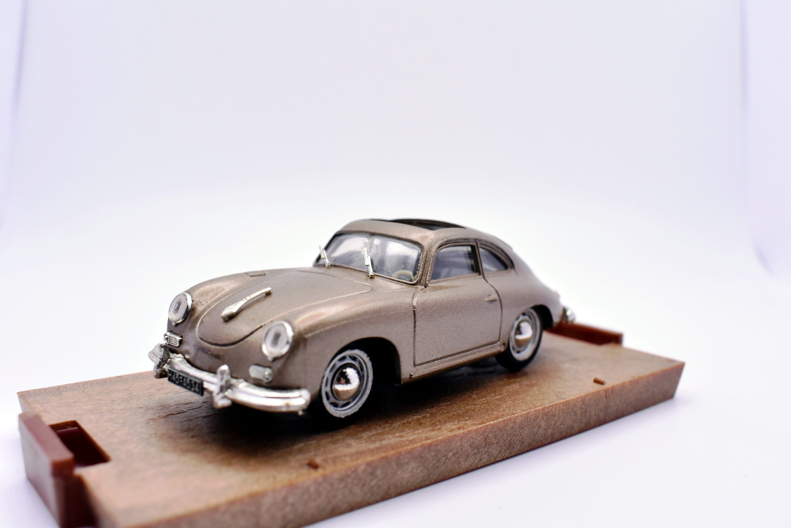 Modellino auto scala 1:43 Porsche 356 berlina Brumm diecast modellismo statico