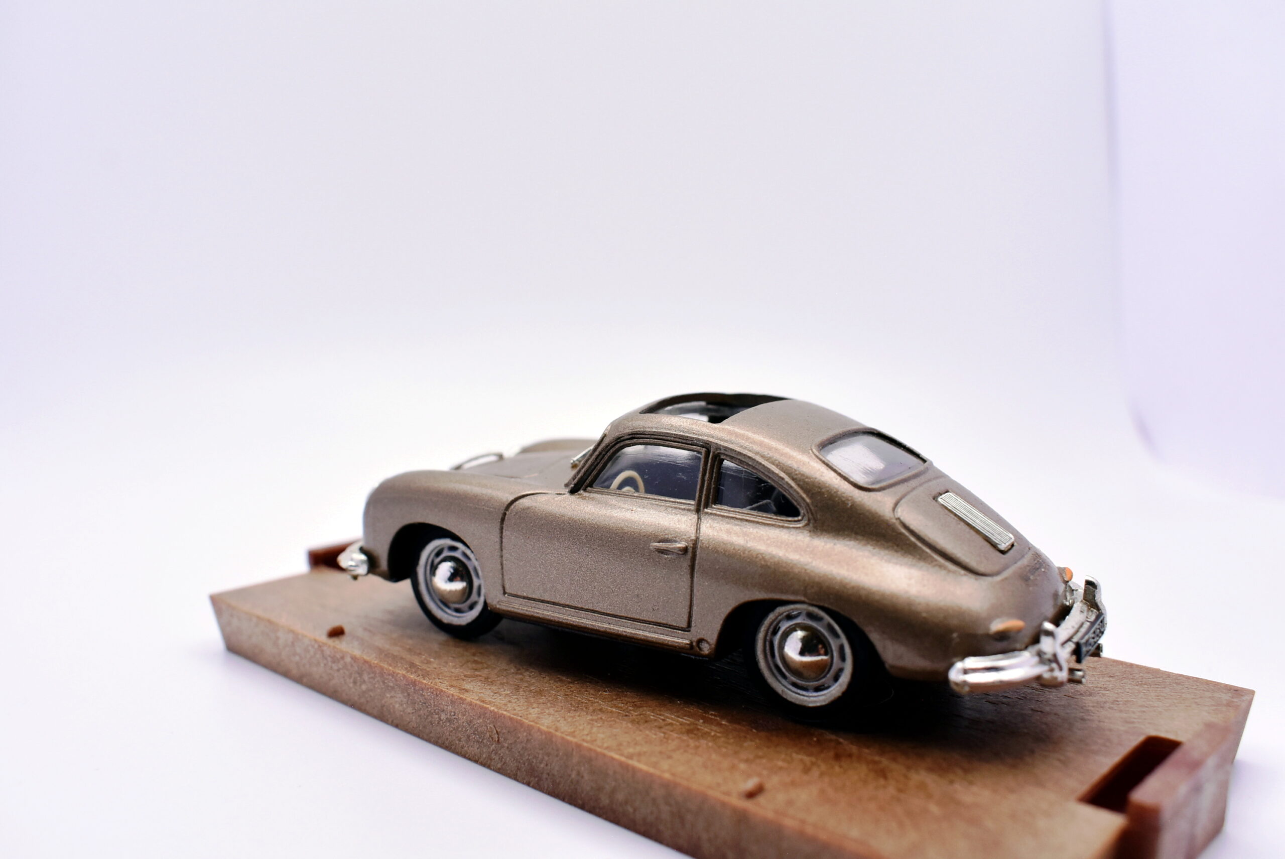 Modellino auto scala 1:43 Porsche 356 berlina Brumm diecast modellismo statico - immagine 4