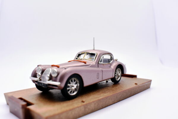 Modellino auto scala 1:43 Jaguar XK 120 Brumm diecast modellismo statico