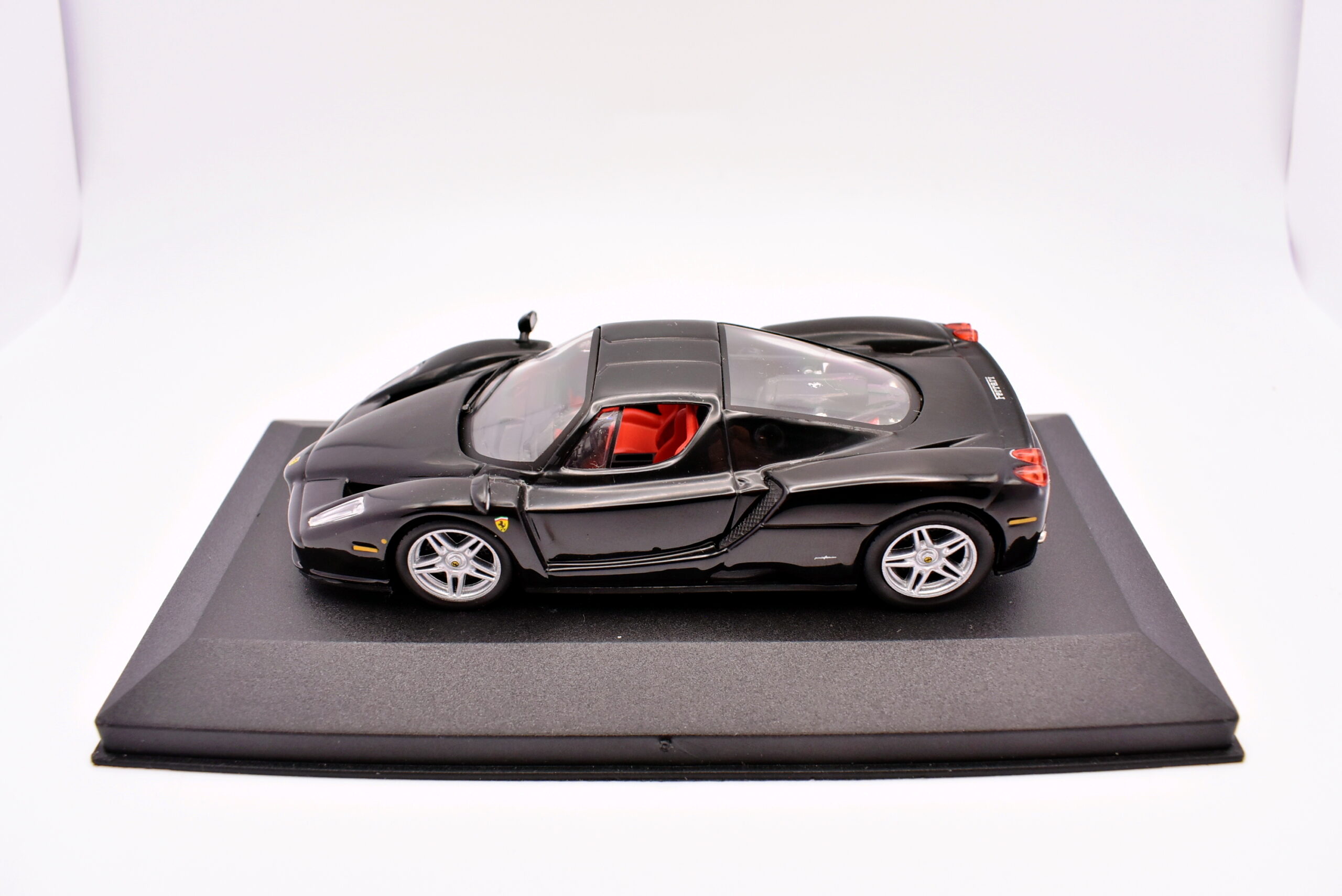 Modellino auto scala 1:43 Ferrari Enzo IXO diecast modellismo da collezione - immagine 2