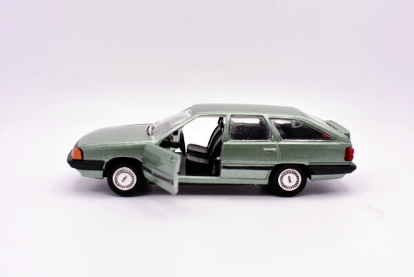Modellino auto scala 1:43 Audi 100 Avant diecast modellismo da collezione - immagine 5