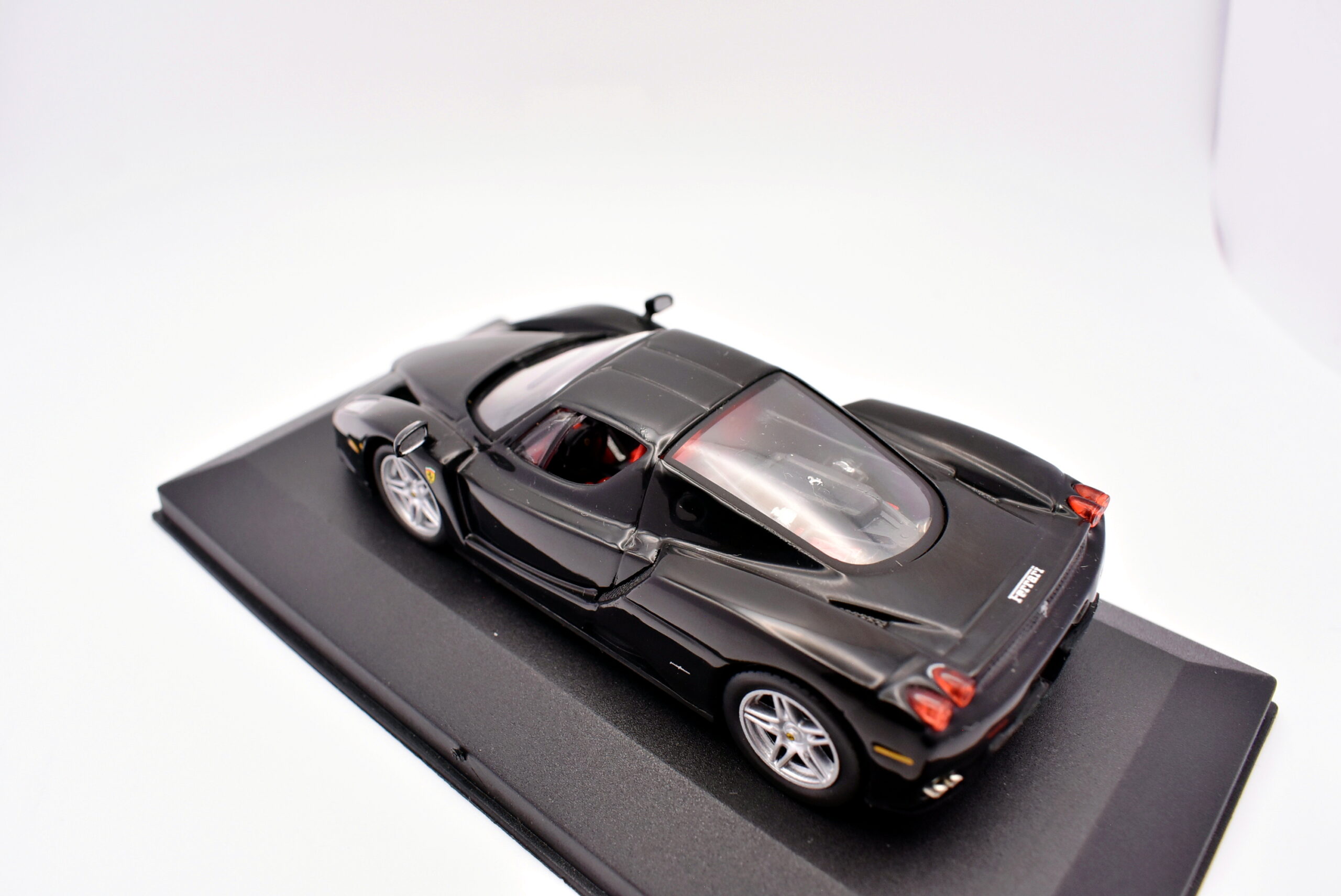 Modellino auto scala 1:43 Ferrari Enzo IXO diecast modellismo da collezione - immagine 4