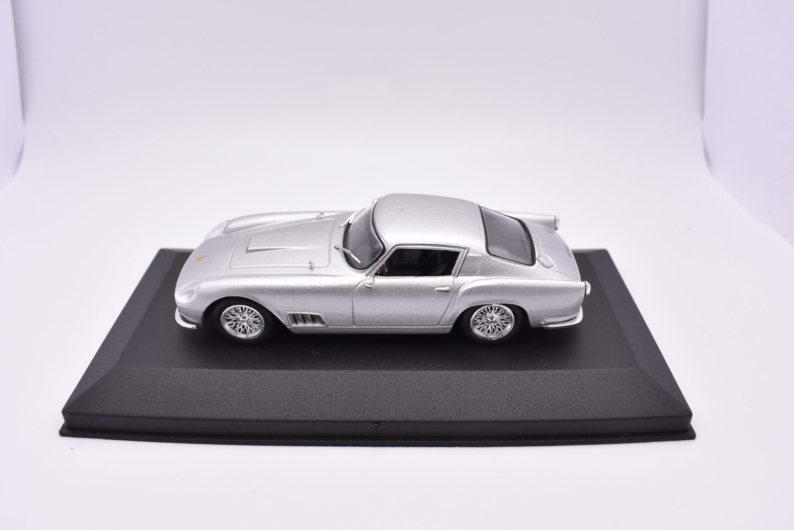 Modellino auto scala 1:43 Ferrari 250 GT Berlinetta T.D.F. IXO diecast modellismo da collezione - immagine 2