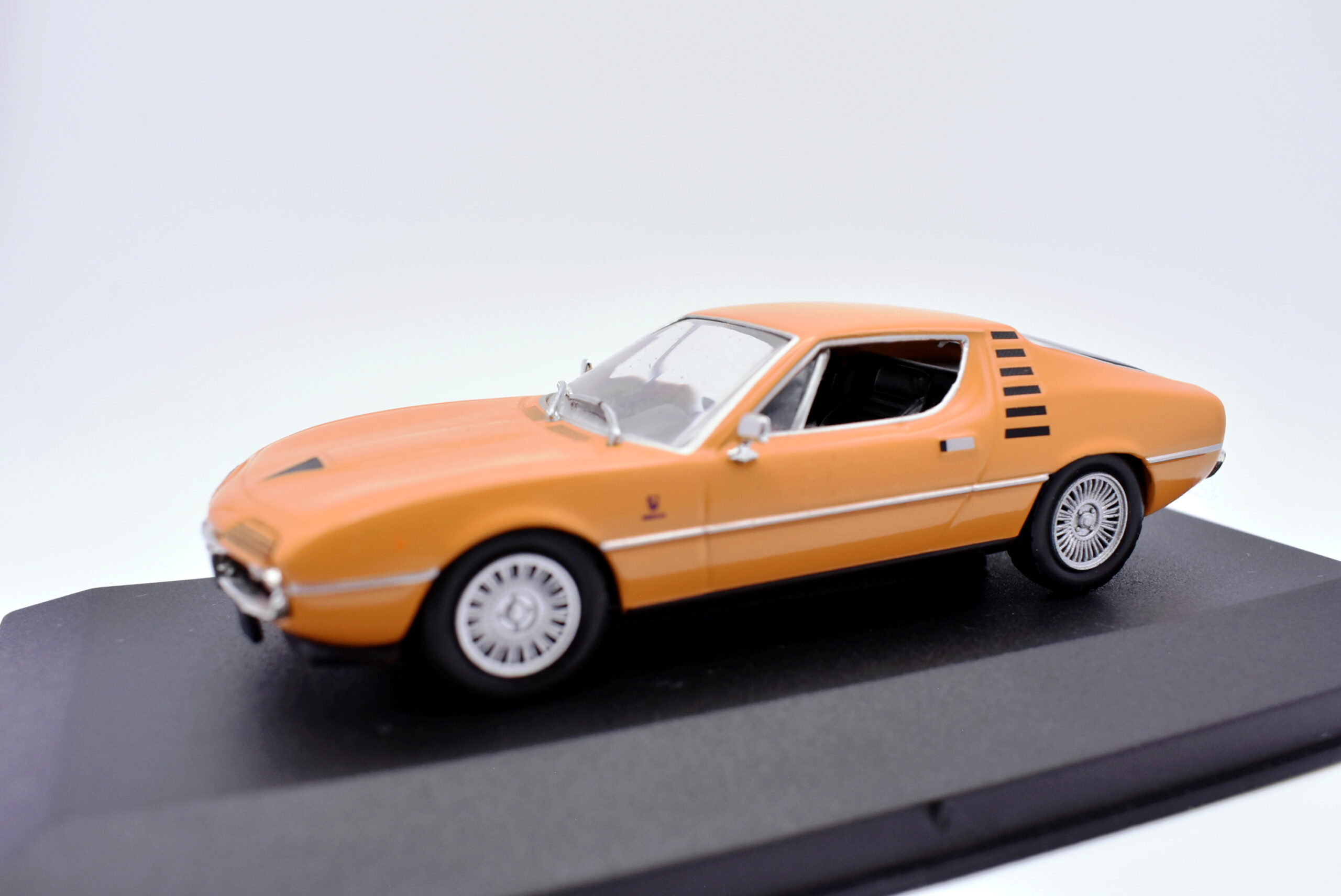 Modellino auto scala 1:43 Alfa Romeo Montreal diecast modellismo statico - immagine 3