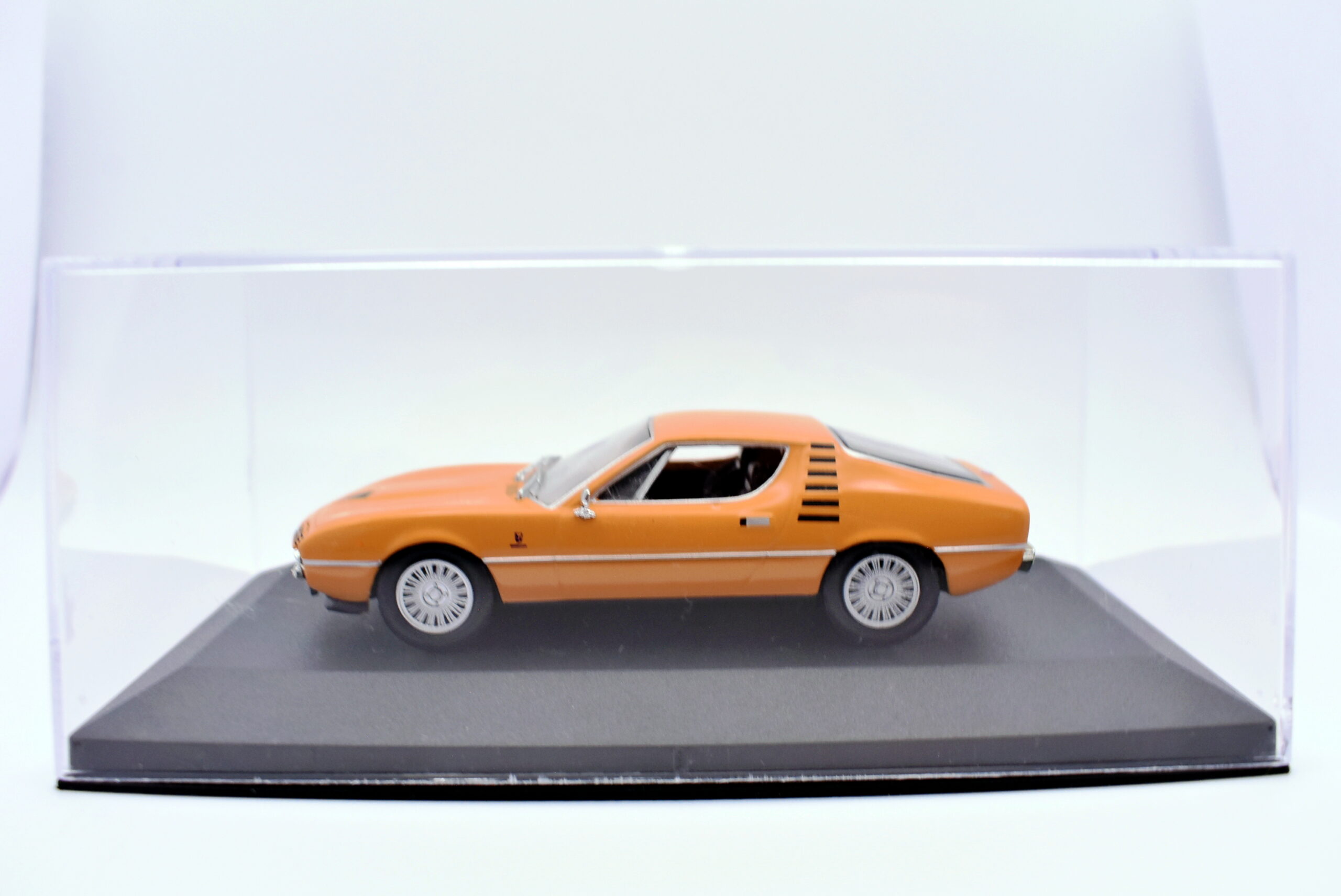Modellino auto scala 1:43 Alfa Romeo Montreal diecast modellismo statico - immagine 5