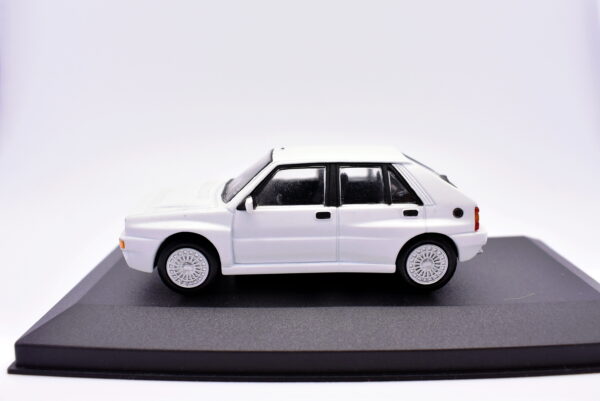 Modellino auto scala 1:43 Lancia Delta HF Integrale diecast modellismo statico - immagine 2
