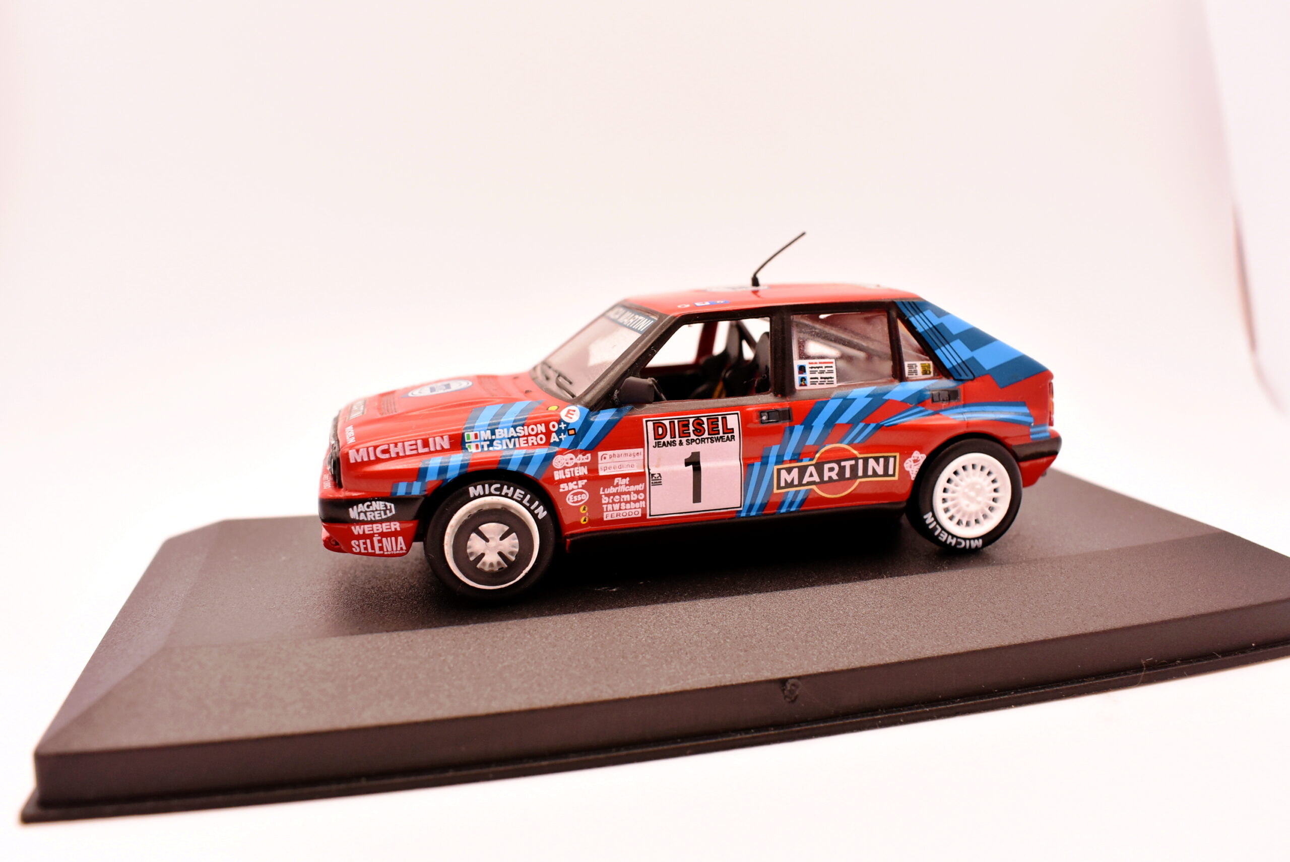 Modellino auto rally scala 1:43 Lancia Delta IXO diecast modellismo statico - immagine 2