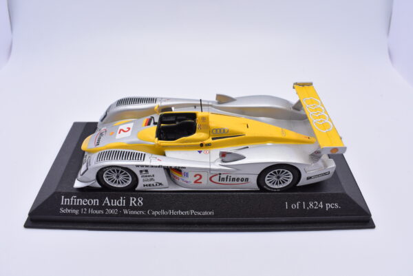 Modellino auto Infineon Audi R8 2002 Minichamps racing collection 1:43 diecast modellismo - immagine 2
