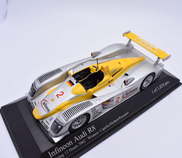 Modellino auto Infineon Audi R8 2002 Minichamps racing collection 1:43 diecast modellismo
