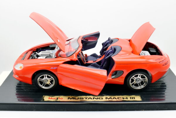 Modellino auto scala 1:18 MUSTANG MACH III diecast modellismo statico - immagine 2