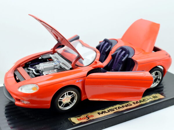 Modellino auto scala 1:18 MUSTANG MACH III diecast modellismo statico