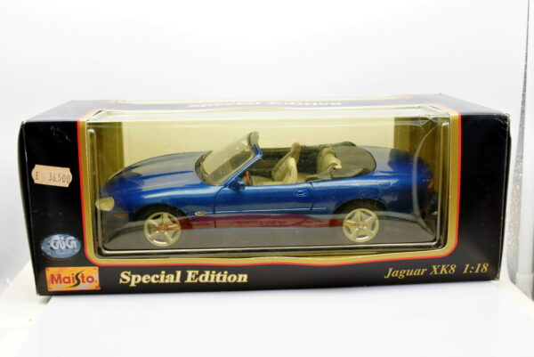 Modellino auto scala 1:18 Jaguar XK8 diecast modellismo da collezione - immagine 2