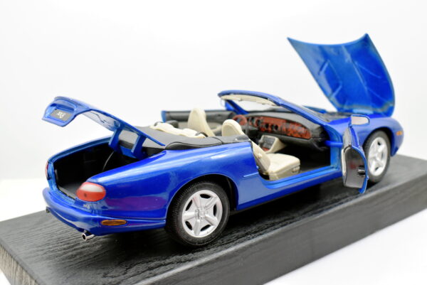 Modellino auto scala 1:18 Jaguar XK8 diecast modellismo da collezione - immagine 5