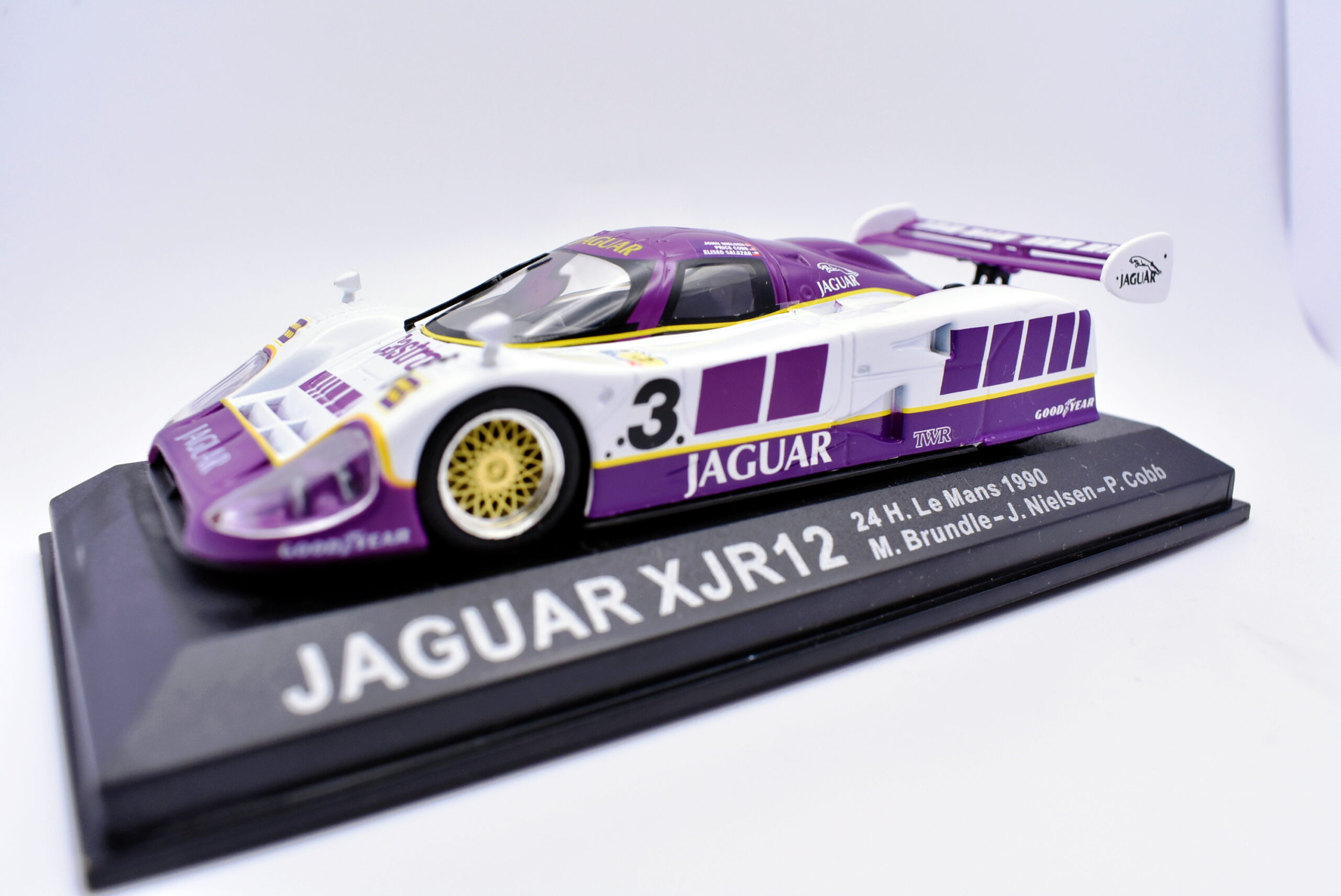Modellino auto Jaguar XJR12 IXO racing collection 1:43 diecast modellismo