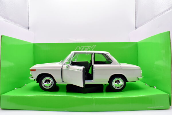 Modellino auto scala 1:24 BMW 2002ti diecast modellismo da collezione - immagine 2