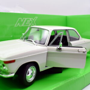 Modellino auto scala 1:24 BMW 2002ti diecast modellismo da collezione