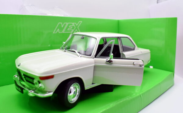 Modellino auto scala 1:24 BMW 2002ti diecast modellismo da collezione