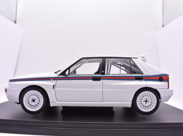 Modellino auto scala 1:24 Lancia Delta Integrale diecast modellismo da collezione
