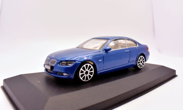 Modellino auto scala 1:43 BMW 335i Burago diecast modellismo statico