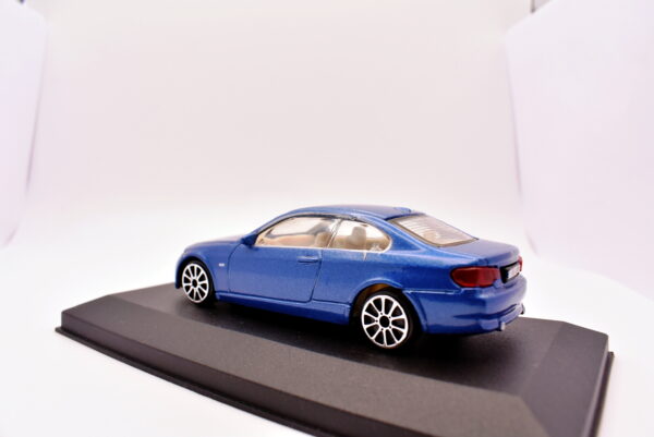 Modellino auto scala 1:43 BMW 335i Burago diecast modellismo statico - immagine 4