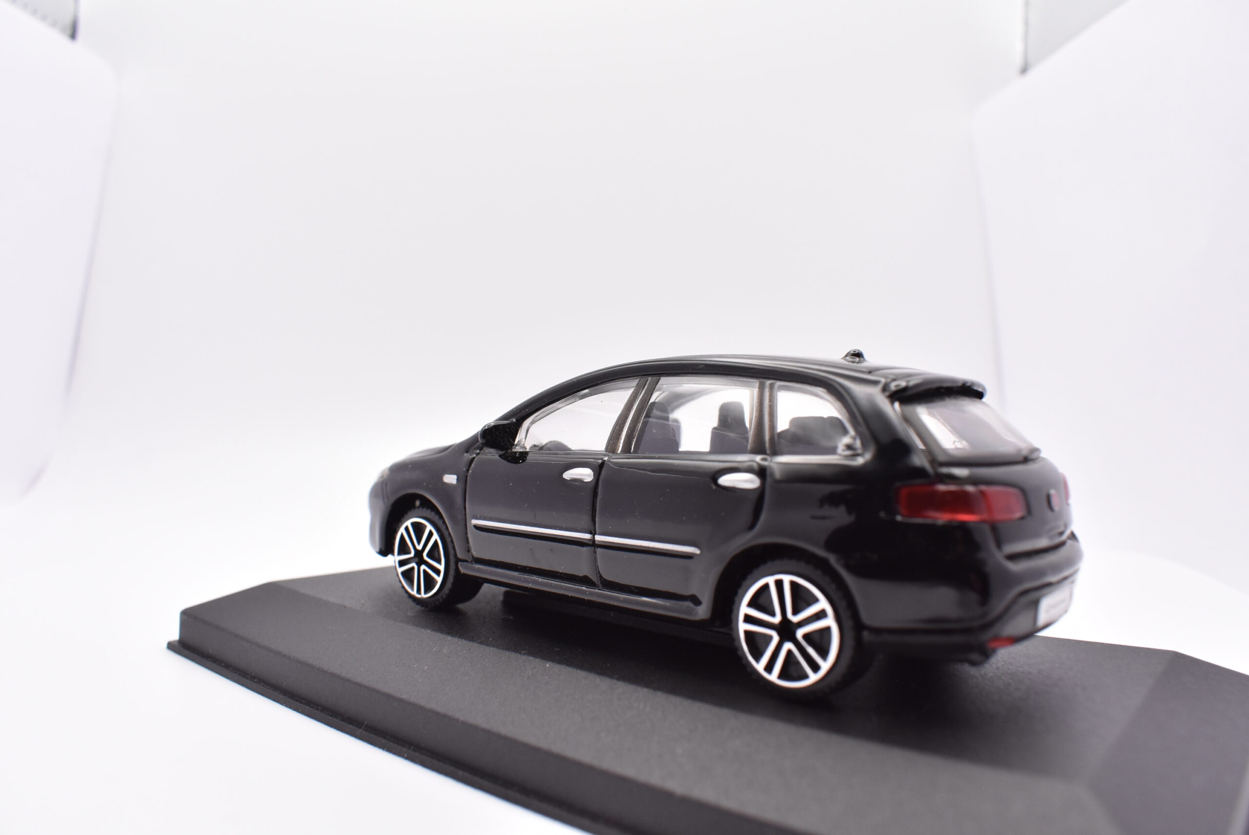 Modellino auto scala 1:43 Fiat Croma Burago diecast modellismo statico - immagine 4