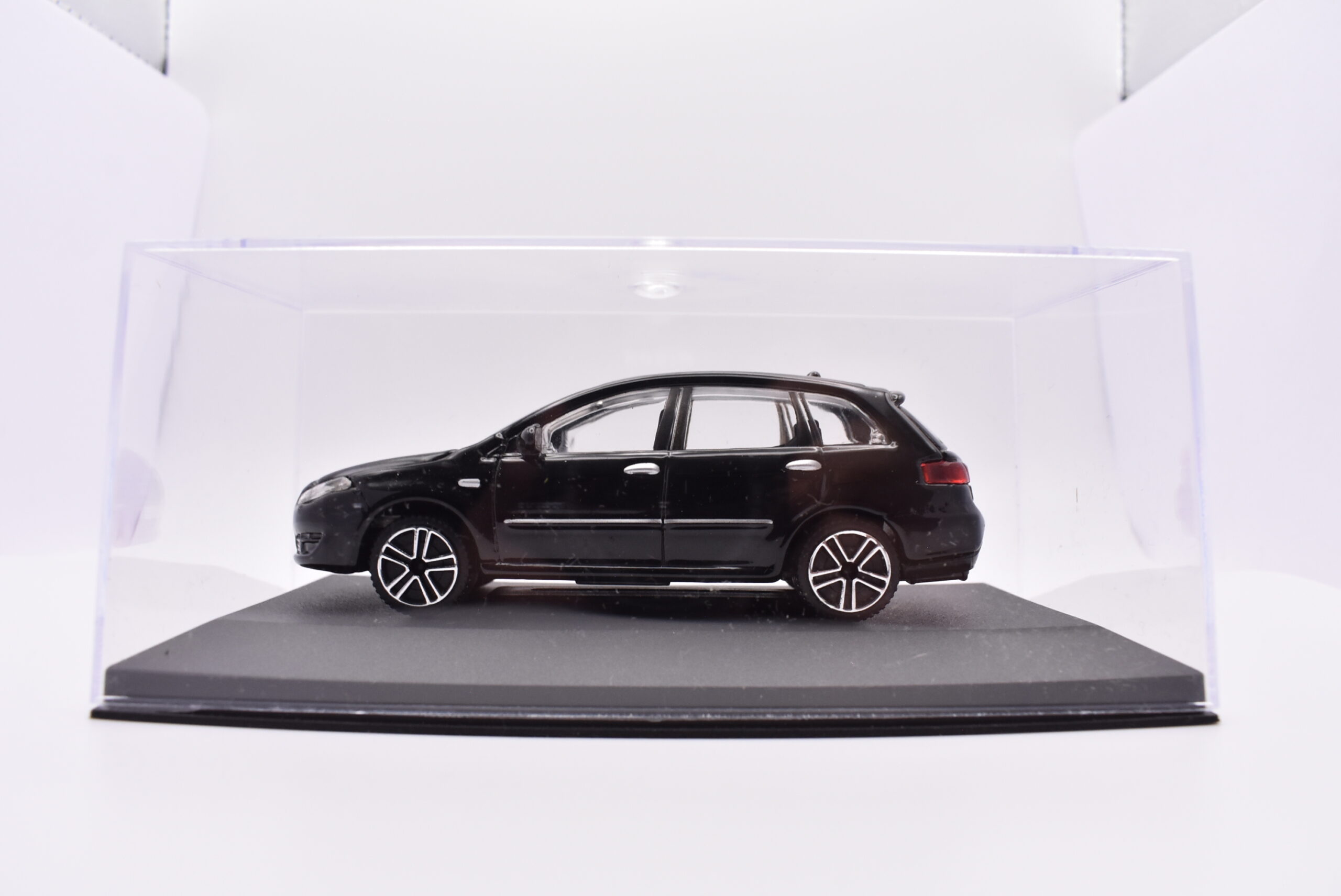 Modellino auto scala 1:43 Fiat Croma Burago diecast modellismo statico - immagine 5